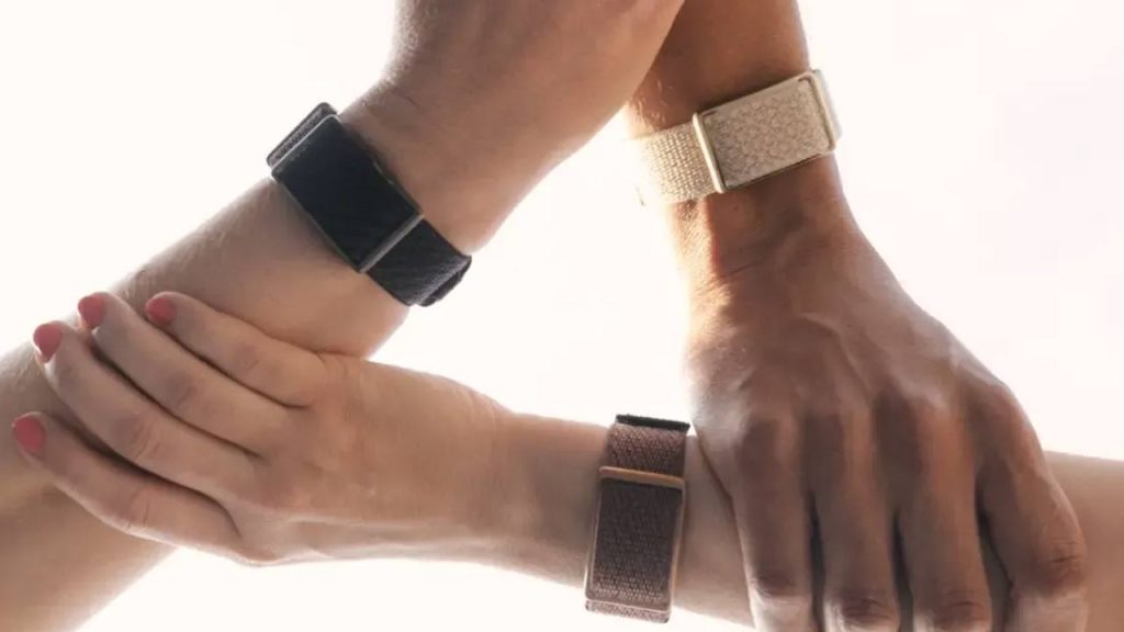 Polar Loop Screen Free Fitness Tracker Released