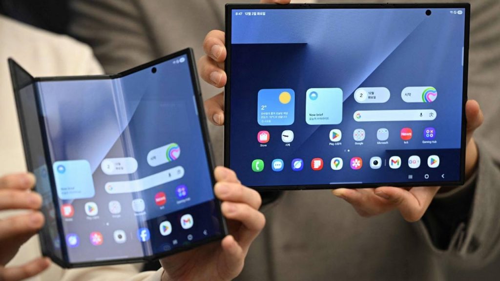 Samsung Launches Galaxy Z Trifold