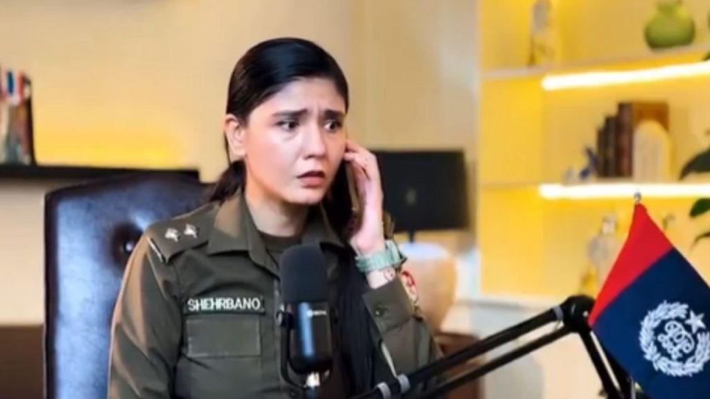 Viral Video Pakistan Woman Asp Solves Murder Case In An Hour Sparks Trolls Online