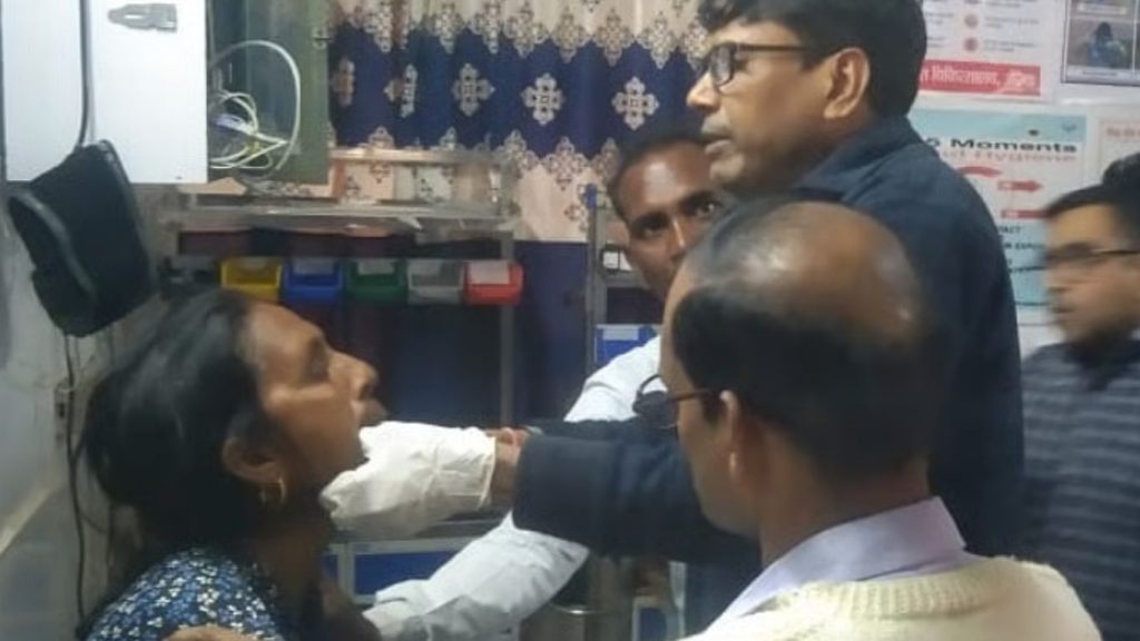 Womans Jaw Gets Dislocated While Eating Pani Puri In Uttar Pradesh Video Goes Viral