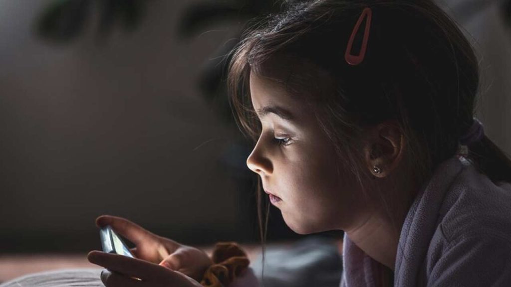 Parenting Tips To Reduce Mobile Addiction In Children