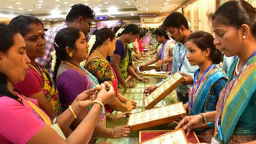 Gold Rush In India People Rush To Buy Gold And Silver As Prices Surge Sharply