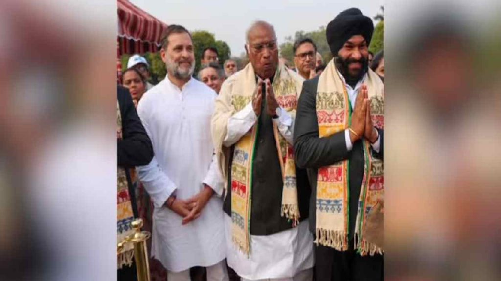 Amit Shah Attacks Rahul Gandhi Over Gamosa Row Congress Hits Back