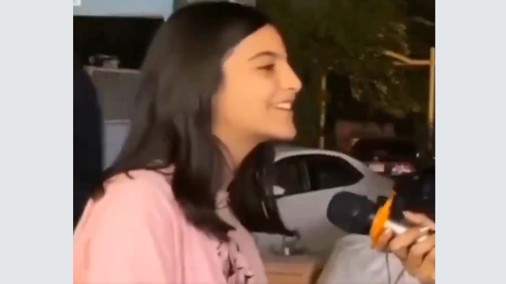 Young Woman Publicly Criticizes Pakistan Armys Weaknesses Comparing Them To Indian Army