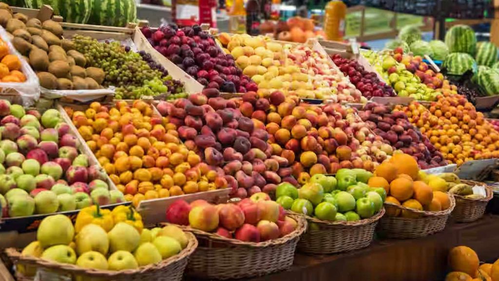 Shocking Incident In Mumbai Fruit Vendors Arrested For Applying Rat Poison On Fruits In Malad