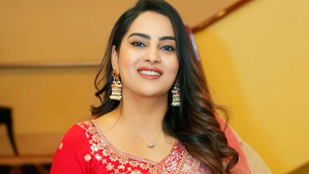 Bigg Boss Himaja Emotional Warning To Trolls Luxury Life Clarity