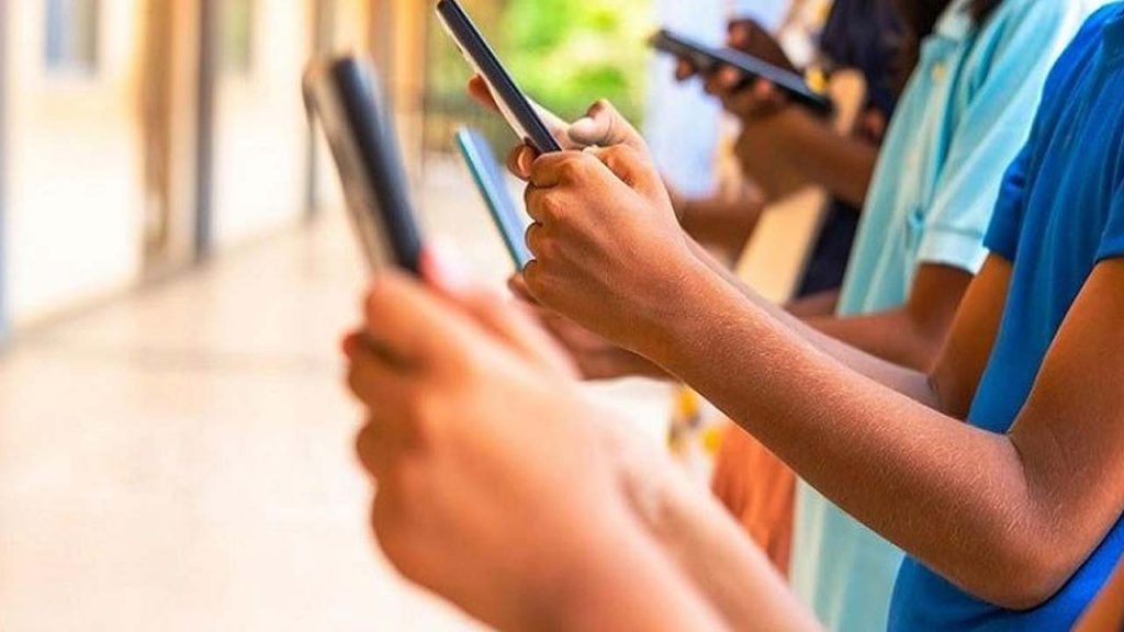 Fbi Warns Smartphone Users About Dangerous Foreign Apps And Data Risks