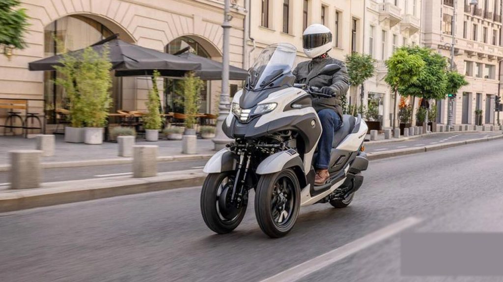 Worlds First Airbag Scooter Yamaha Tricity 300 Shocking Feature