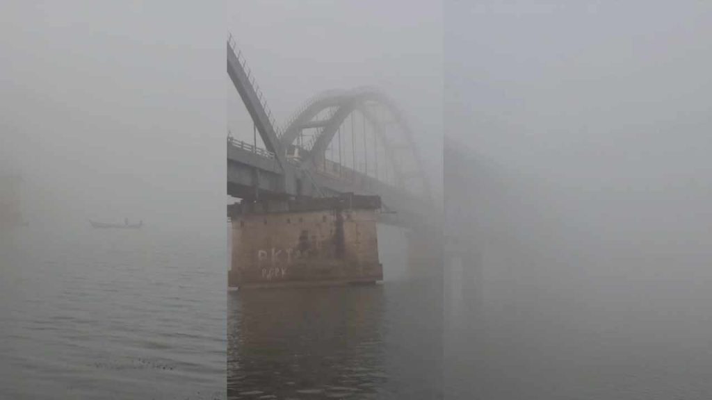 Summer Dense Fog In Rajamahendravaram Godavari River Unusual Weather Phenomenon