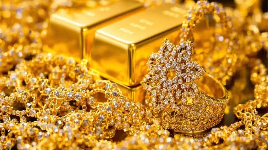 Gold Prices Rise Silver Drops Sharply Amid War Tensions