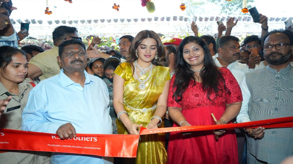 Rs Brothers New Showroom Opened In Nizamabad Nidhhi Agerwal