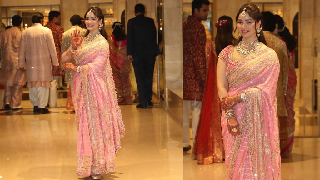 Sara Tendulkar Looks Stunning In Pink Saree At Brother Arjuns Wedding