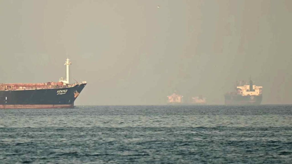 In Wake Of Trumps Threats Iran Once Again Closed Strait Of Hormuz