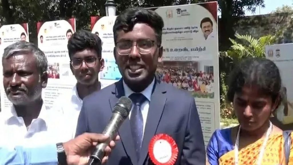 Inspiring Story Daily Wage Worker Son Subramaniya Bharathi Clears Upsc Civil Services Examination In First Attempt