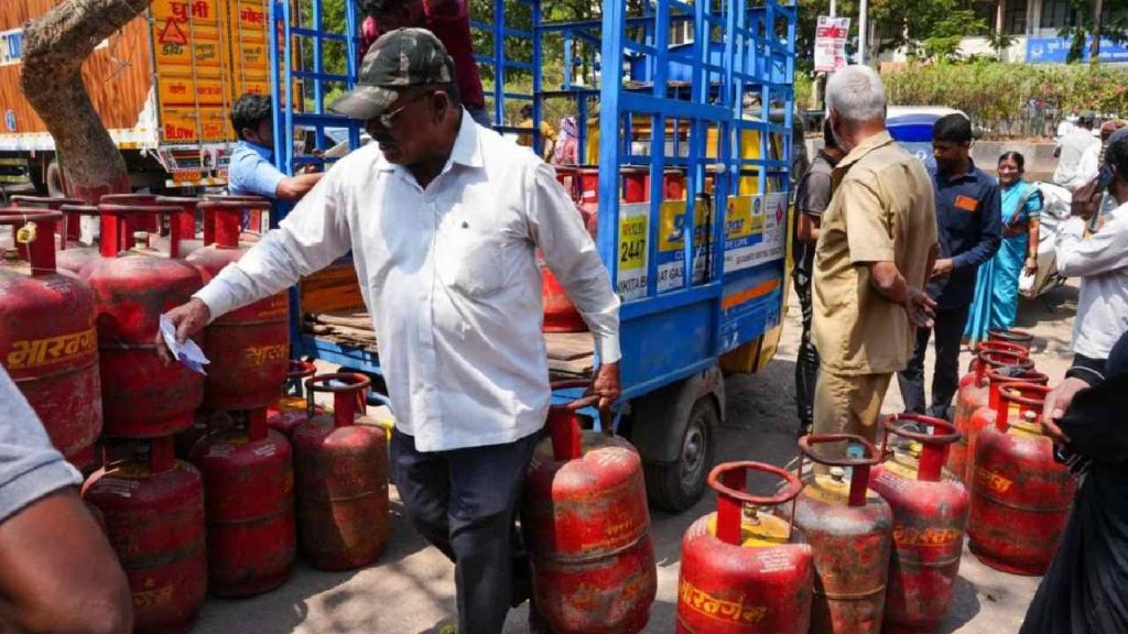 Lpg Booking New Rules 45 Days Gap Rural India