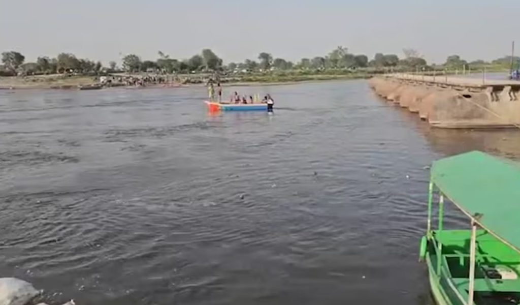 Mathura Vrindavan Yamuna River Boat Accident Deaths Missing
