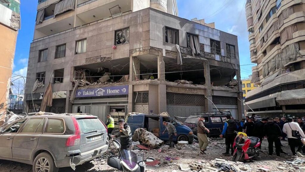 Israel Strikes 100 Hezbollah Sites Lebanon 10 Minutes Truce Uncertainty