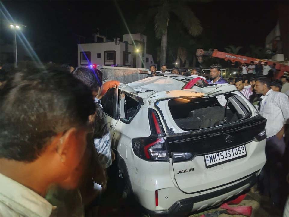 Nashik Tragic Accident 9 Family Members Die Car Falls Into Well