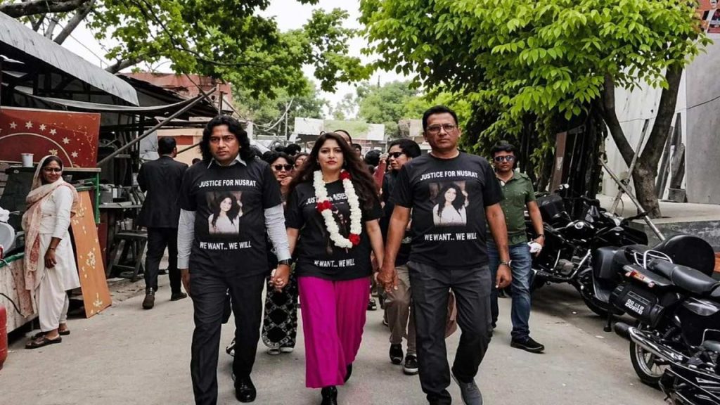 Meerut Father Grand Welcome Daughter After Divorce Viral Video