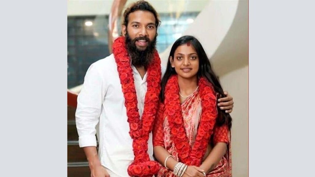 Major Twist In Monalisas Love Marriage Pocso Case Filed Against Husband Farman Khan