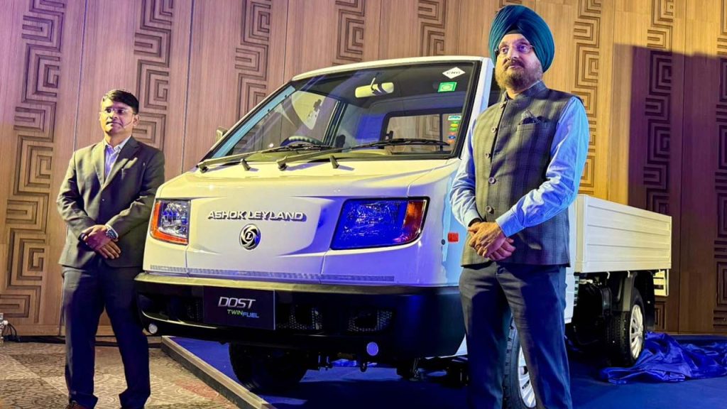 Ashok Leyland Launches Dost Dost Xl Twin Fuel Variants With Driving Range Of Up To 400 Km
