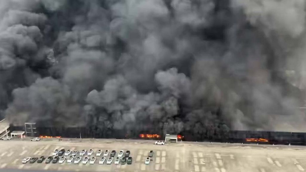 Fire Engulfs Parking Garage At Chinese Ev Giant Byd Site In Shenzhen