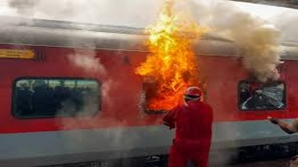Nampally Railway Station Fire Jaipur Express Coaches Burnt