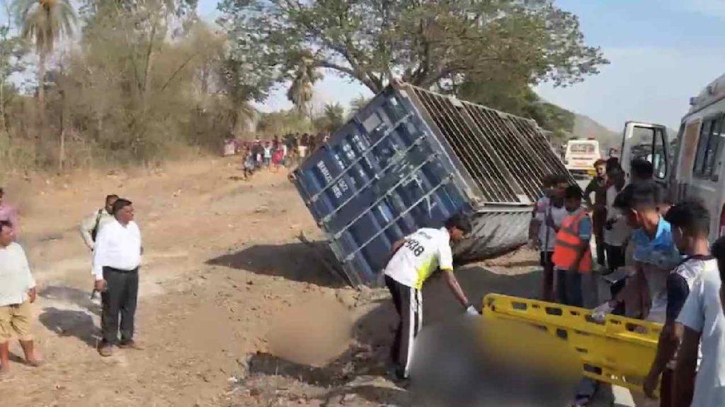 Maharashtra Palghar Truck Tempo Accident 13 Killed