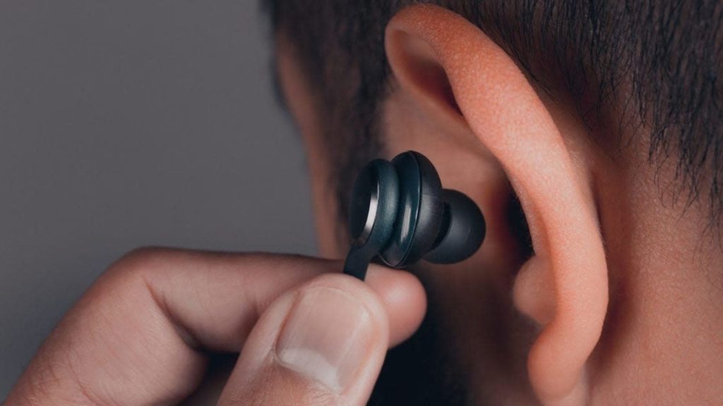 Earphones Safety Tips How To Use Earbuds Without Damaging Your Hearing