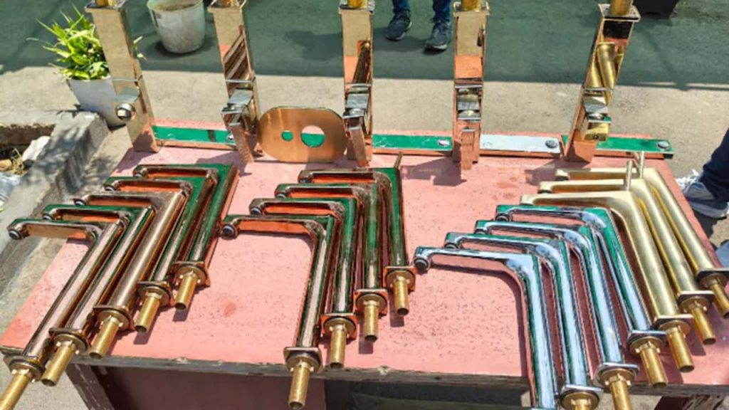 Nagpur Minor Theft For Girlfriend Iphone Warehouse Robbery Worth Rs12 Lakh