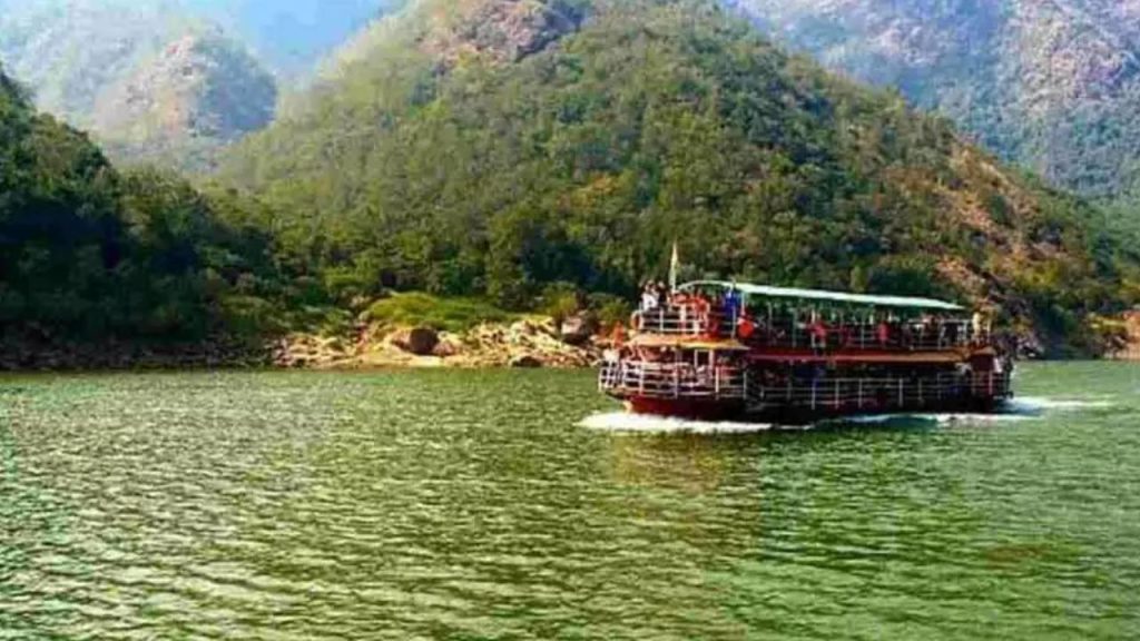 Papikondalu Boat Services Suspended Temporarily After Safety Concerns In Godavari River