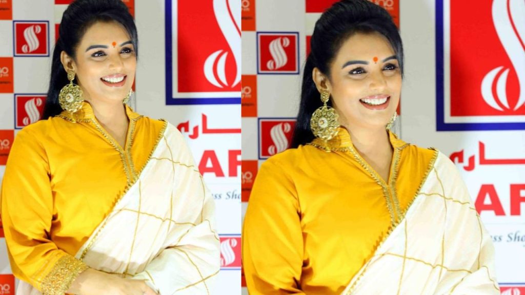 Shwetha Menon Resigns Amma Malayalam Movie Artists Association Crisis