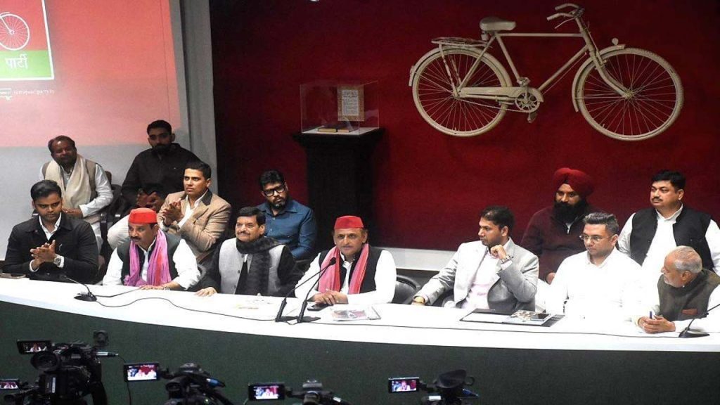 Akhilesh Yadav Sp Split Rumours Amit Shah Rajeev Rai Shivpal Yadav Up Politics