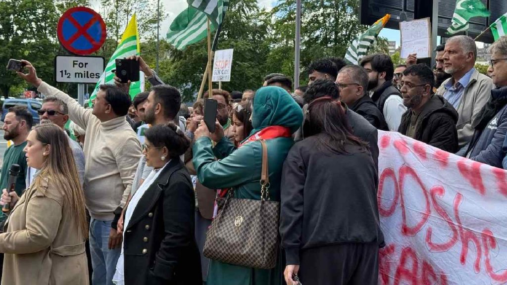 Mirpuri Muslims Turn Against Pakistan Over Pok Crackdown 30 Uk Mps Raise Alarm