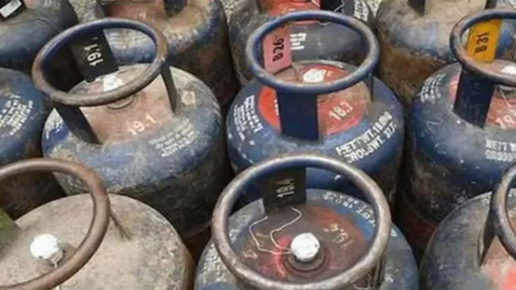 Lpg Cylinder Price Today Commercial Lpg Prices Slashed By Up To Rs183 50