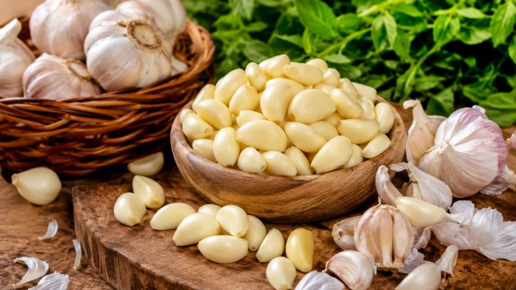 Easy Garlic Peeling Hacks Kitchen Tips How To Store Garlic