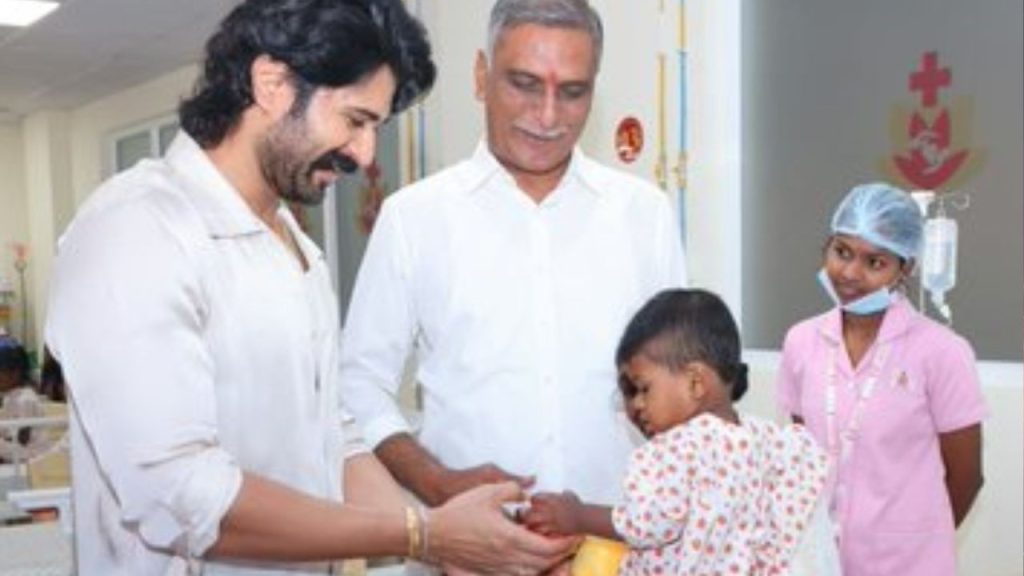 Vijay Deverakonda Visits Siddipet Childrens Hospital Sparks Social Service And Political Buzz