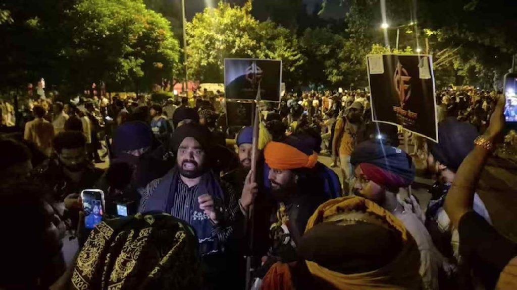 Cjp Jantar Mantar Protest Religious Slogans Nihangs