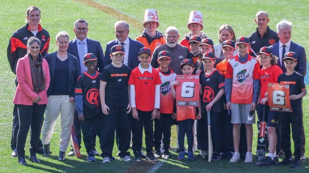 Pm Modi Interacts With Young Cricketers At Mcg