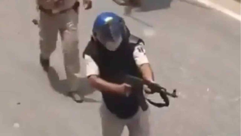 Siwan Sp Removed Ak 47 Student Protests Bihar