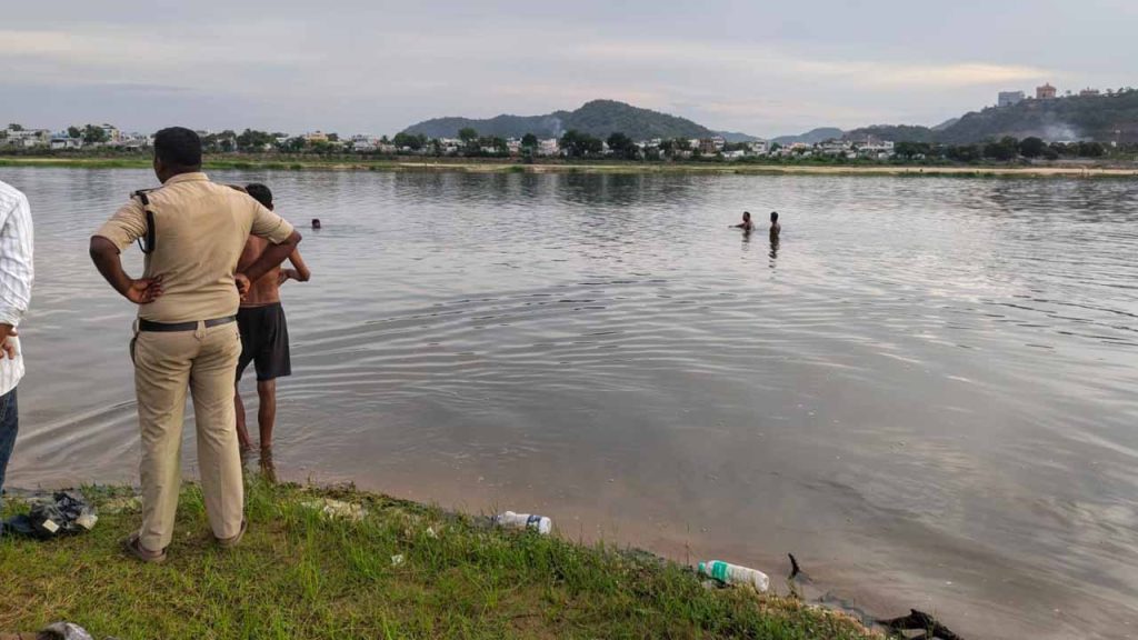 Three Youths Drown Krishna River Seethanagaram Ghat Vijayawada