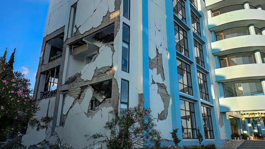 Indonesia Earthquake 7 7 Magnitude Quake Strikes Flores Island
