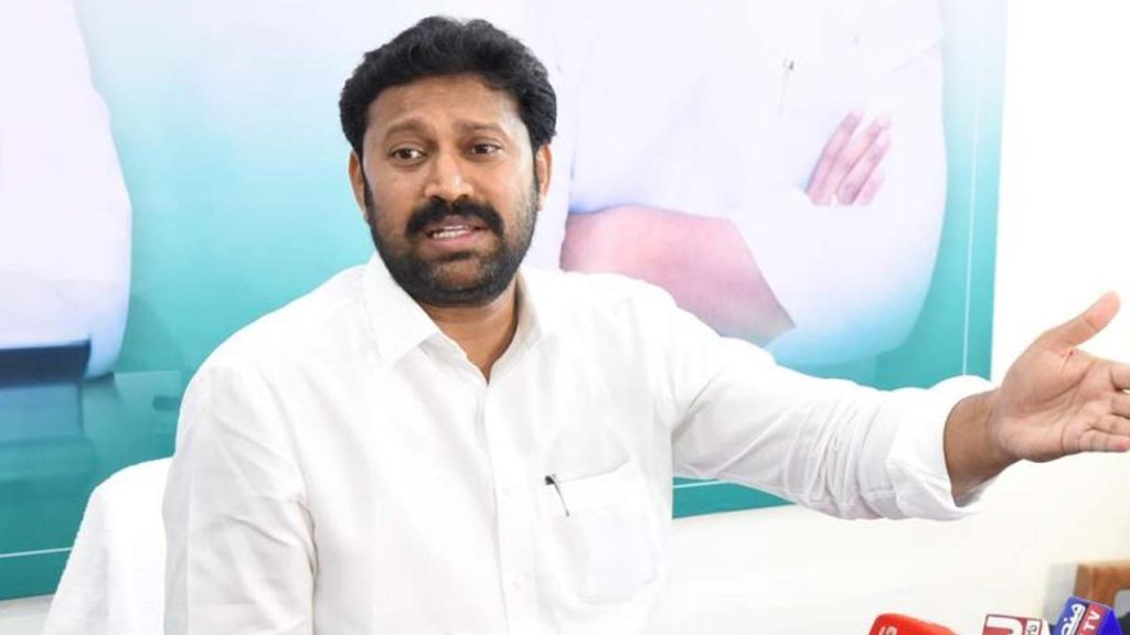 Ed Raids Mp Avinash Reddys Residence In Vivekananda Reddy Murder Case