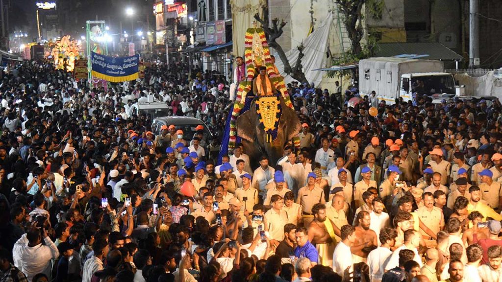 Lal Darwaza Bonalu Police Security