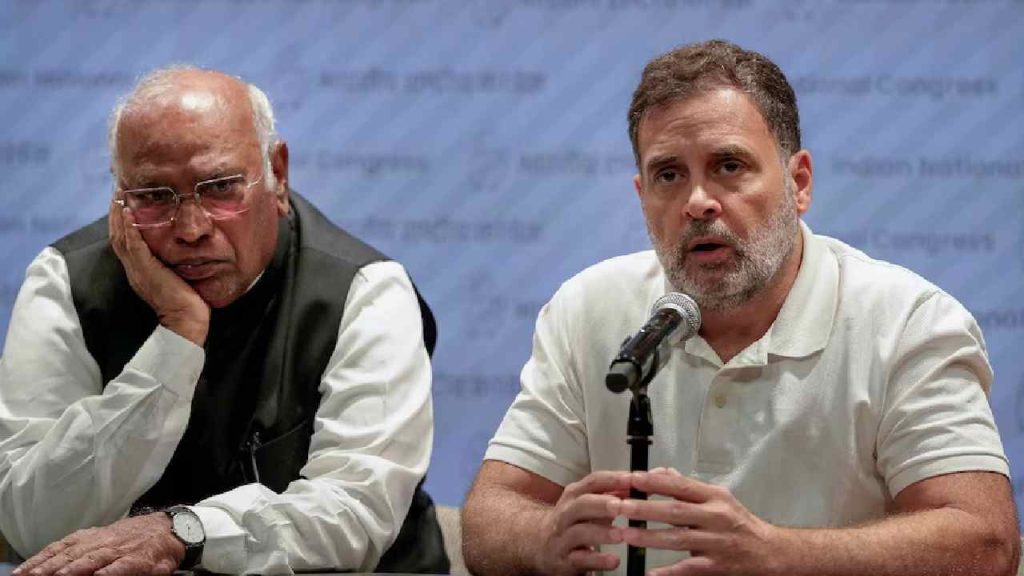 Rahul Gandhi Mallikarjun Kharge Red Fort Independence Day Seating Row