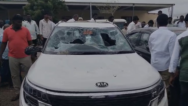 High Tension In Tadipatri Jc Prabhakar Reddy Ysrcp Leaders Clash At Wedding