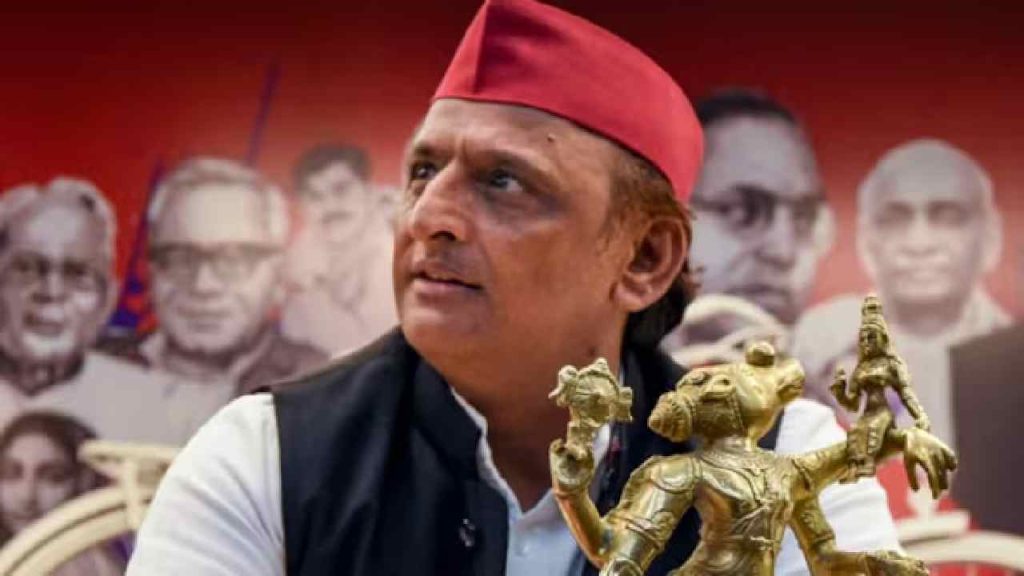 Sp Leaders Clash In Front Of Akhilesh Yadav Two District Units Dissolved