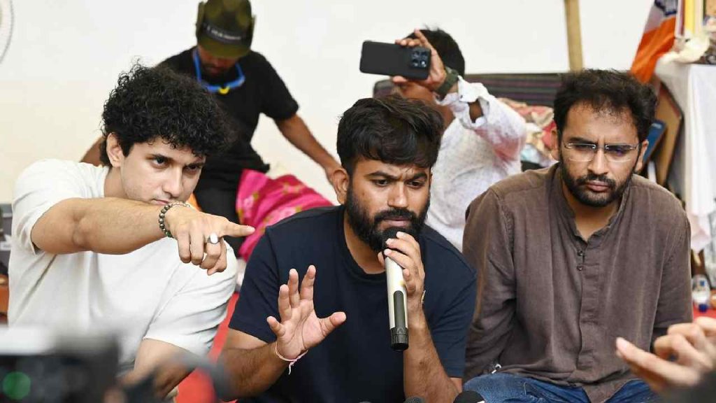 Objection From Mumbai Locals To Cockroach Janata Party