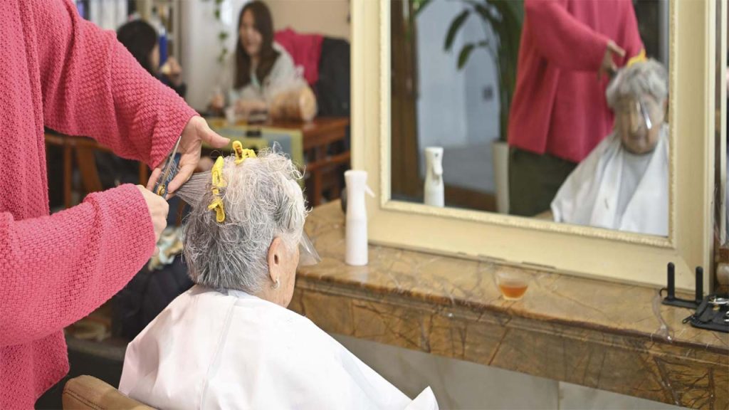 China 75 Year Old Woman Spends Rs 4 Crore On Beauty Treatments