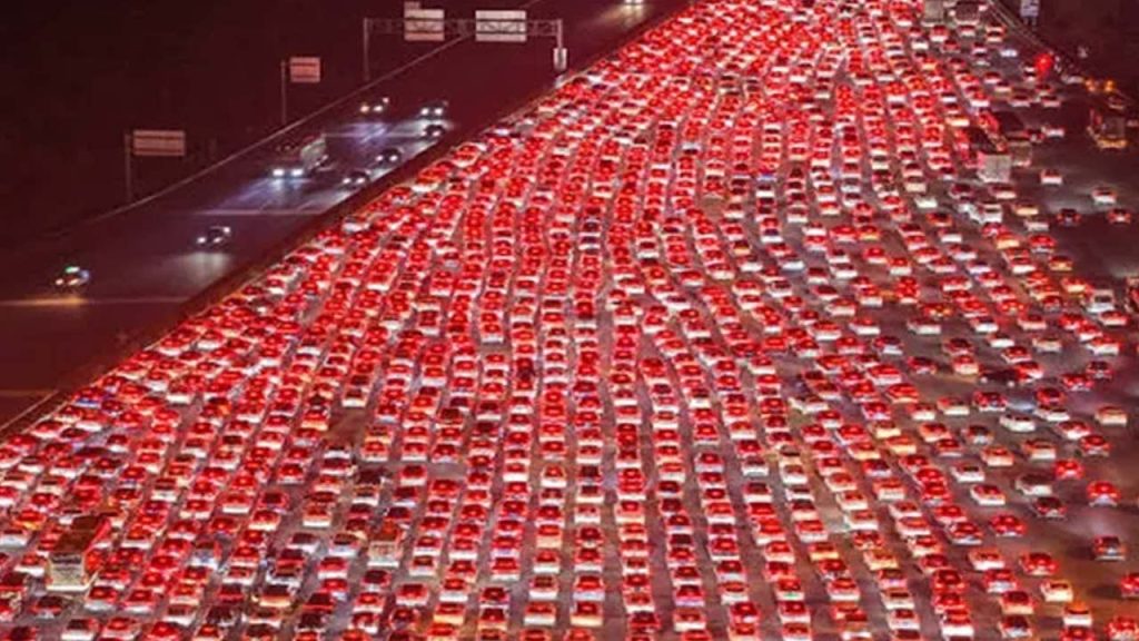97 Km Traffic Jam In China Thousands Of Vehicles Trapped For 12 Days